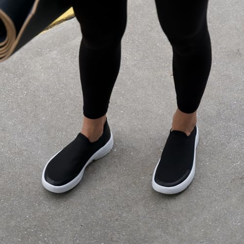 Image of OOFOS OOmg eeZee Low Recovery Shoe - Women's