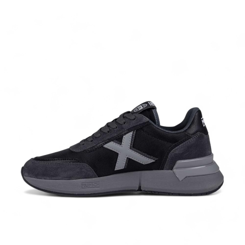 Munich Unisex Versus Sneaker, Black/White, 3.5 UK
