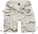 Zwei Gesäßtaschen mit Klappen und Druckknöpfen. Zwei seitliche Cargo-Taschen mit Klappen und Druckknöpfen.