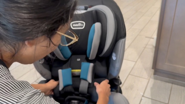 Watch Closer Look at EvenFlo 3-in-1 Convertible Car Seat on Amazon Live
