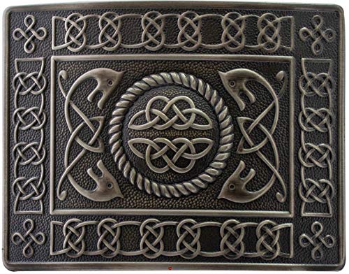 Hebilla para kilt escocés fabricada en Escocia con diseño de serpiente Highland artesanal
