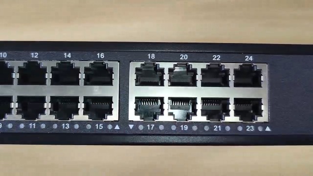 keepLiNKスイッチングハブ24ポートGiga対応金属筺体静音ファンレスアン Amazon.co.jp: keepLiNK スイッチングハブ 24ポート Giga対応 金属筺体