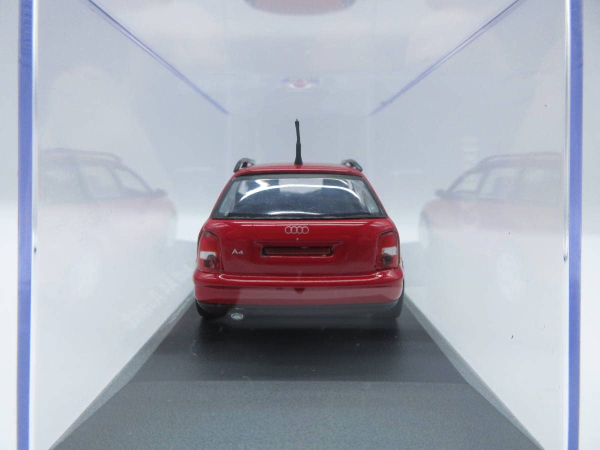 1/43 アウディ アバント（B9系）タンゴレッド アウディディーラー特注品