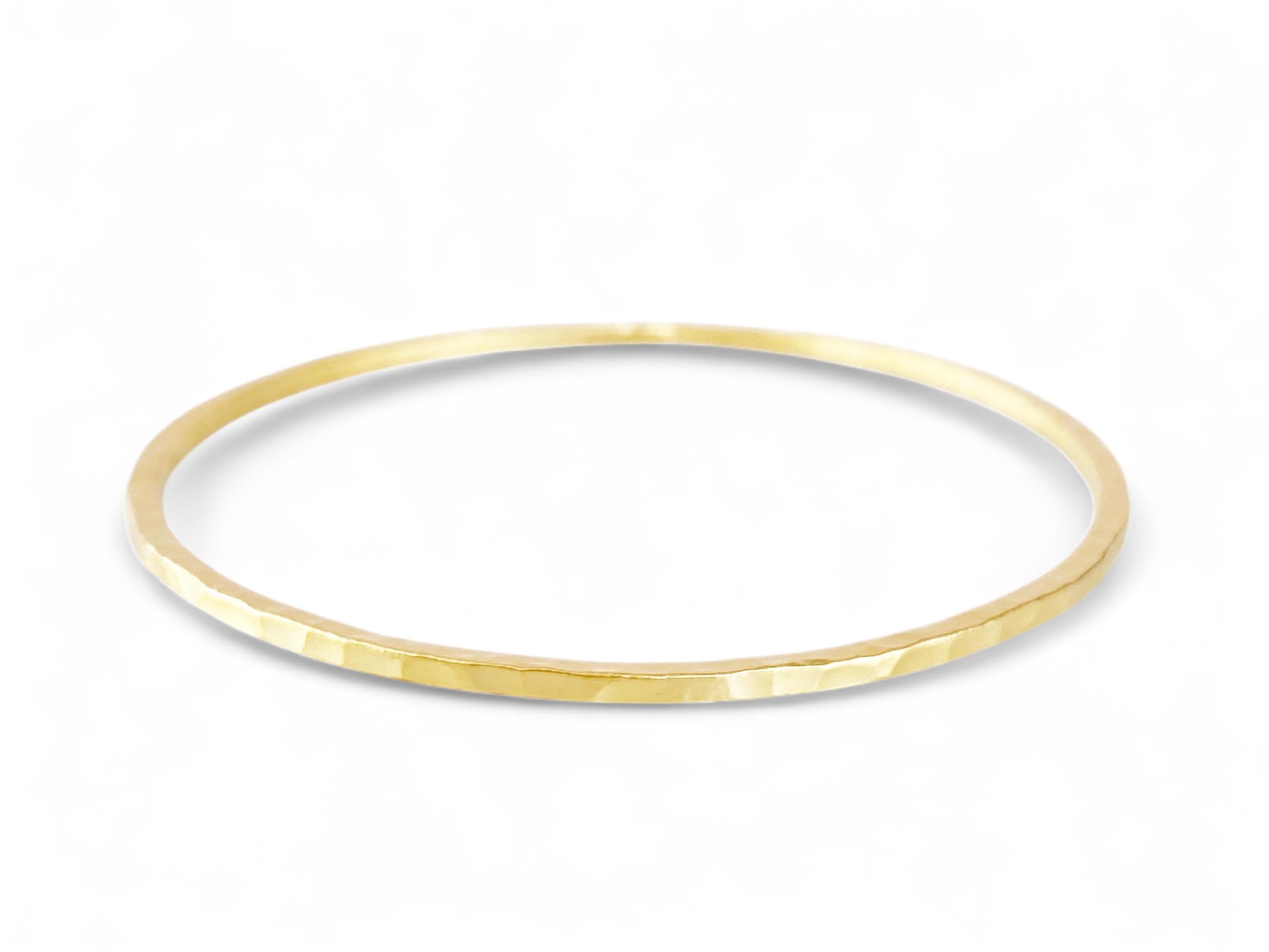 Generisch ALICIA'S DIARY Armreif Gold matt, gehämmerter Armreifen, goldener Bangle - Geschenk Idee Schmuck für Freundin, Mama zum Geburtstag