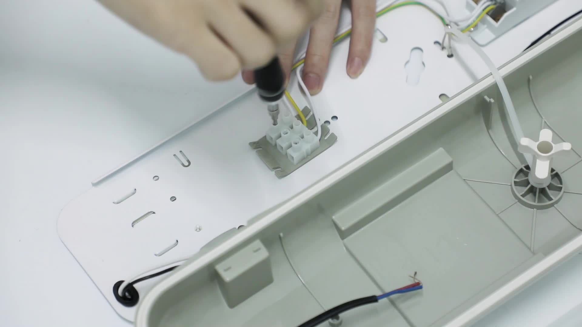 Oeegoo LED Feuchtraumleuchte 150cm, 55W Deckenleuchte Werkstattlampe 6700lm (120Lm/W) Ersetzt 450 Watt Glühbirne, IP65… – Bild 8