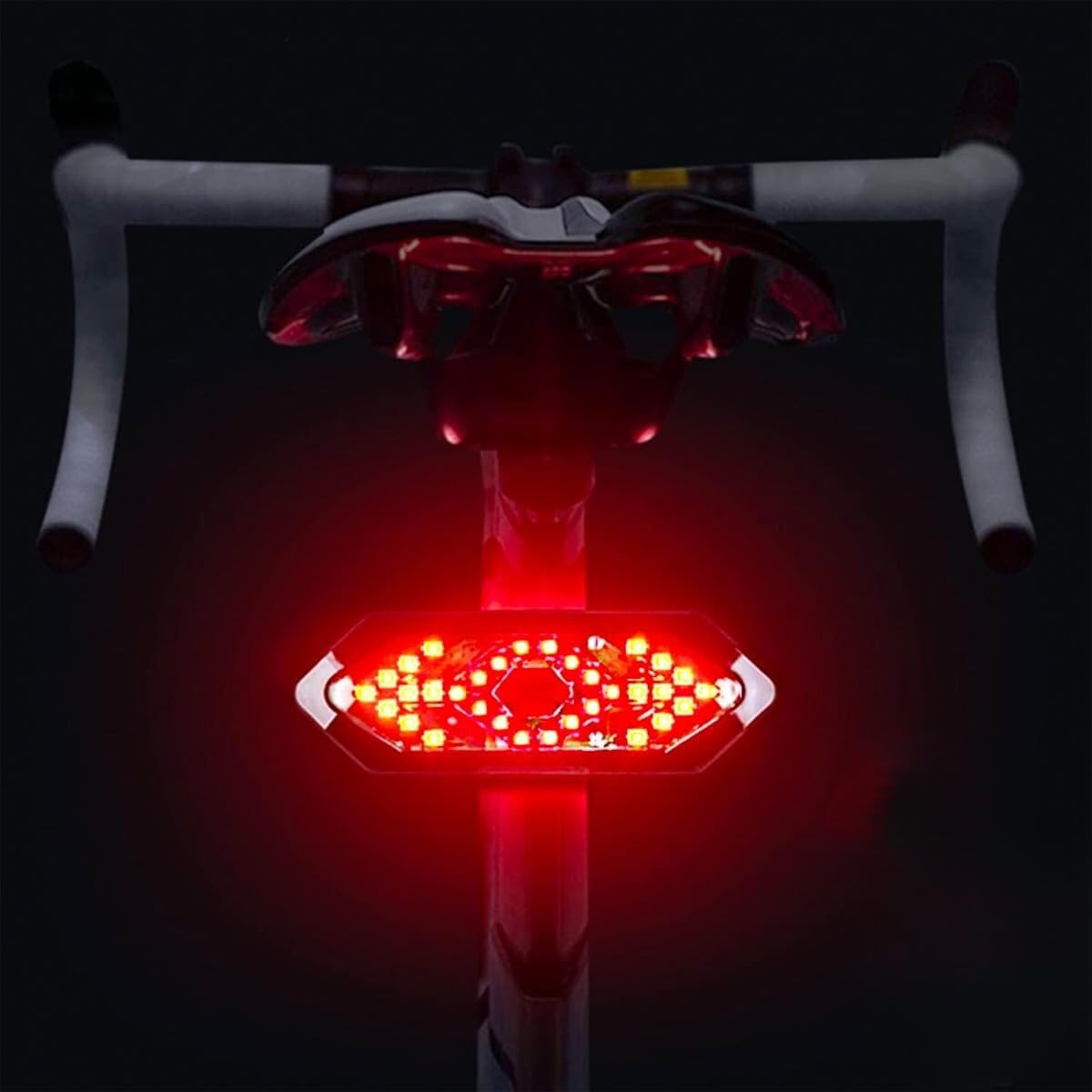 Luz Trasera LED con Intermitentes para Bicicletas y Patinetes Eléctricos NK - Inclinación Ajustable, Impermeable, Carga USB 750mAh, 5 Modos Diferentes, Máxima Seguridad y Potencia (Control Remoto)