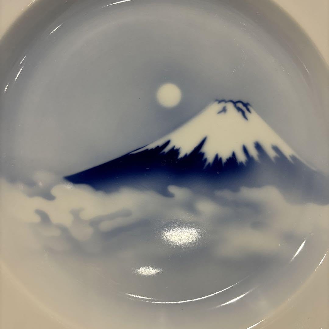 27,深川製磁　富士山　大皿　有田焼 Amazon.co.jp: 有田焼 深川製磁 富士山マーク 大皿 22k 台