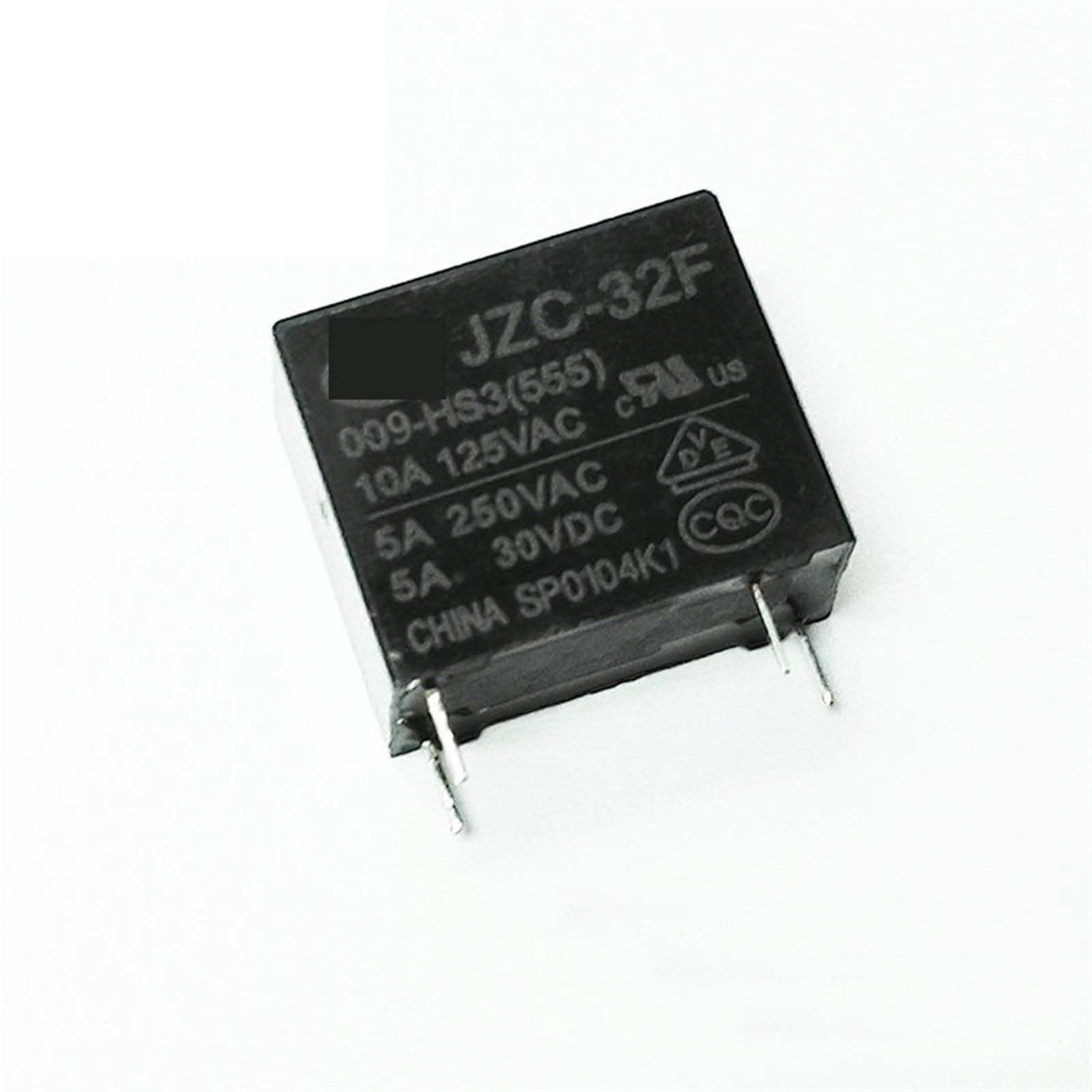 Relais de puissance HF32F JZC-32F-024-HS3 composant PCB 4 broches 250VAC 5A - 7