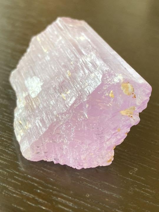 濃いライラック色のクンツァイト原石 Amazon.co.jp: 濃いライラック色のクンツァイト原石 : ファッション