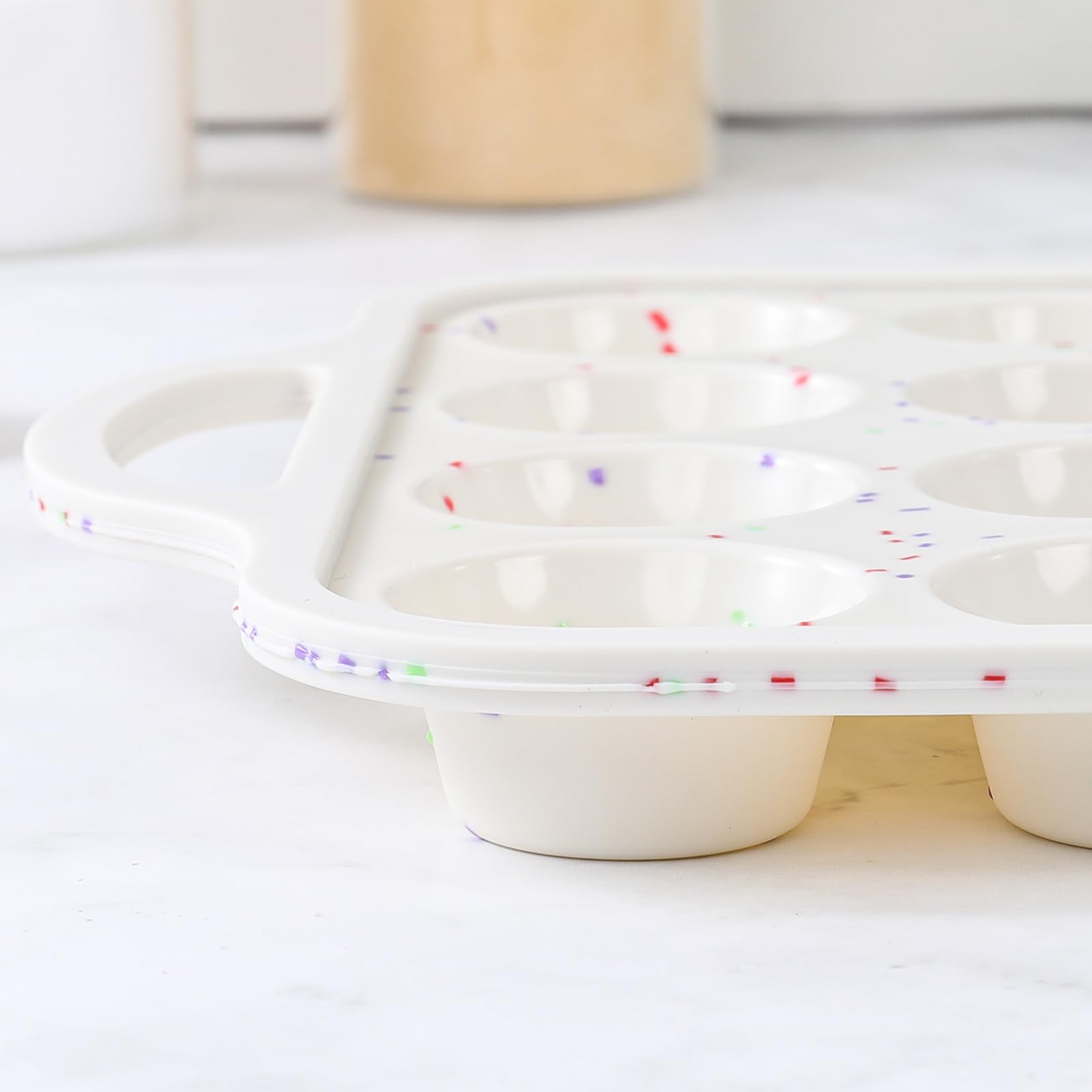 Vinino Mini moule à muffins avec cadre renforcé en métal, moule à cupcakes en silicone pour 24 tasses, mini taille, moule à muffins en silicone sans BPA, passe au four et au lave-vaisselle, crème