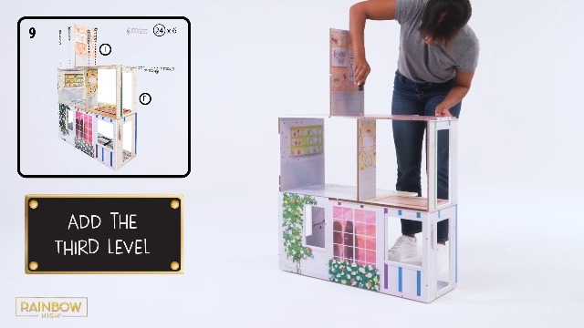Rainbow High Townhouse Maison De Poupée En Bois à 3 Étages Avec 5 Pièces Et Patio Sur Le Toit - Maison Entièrement Meublée Avec Ascenseur Et Accessoires - Idéal Pour Les Enfants