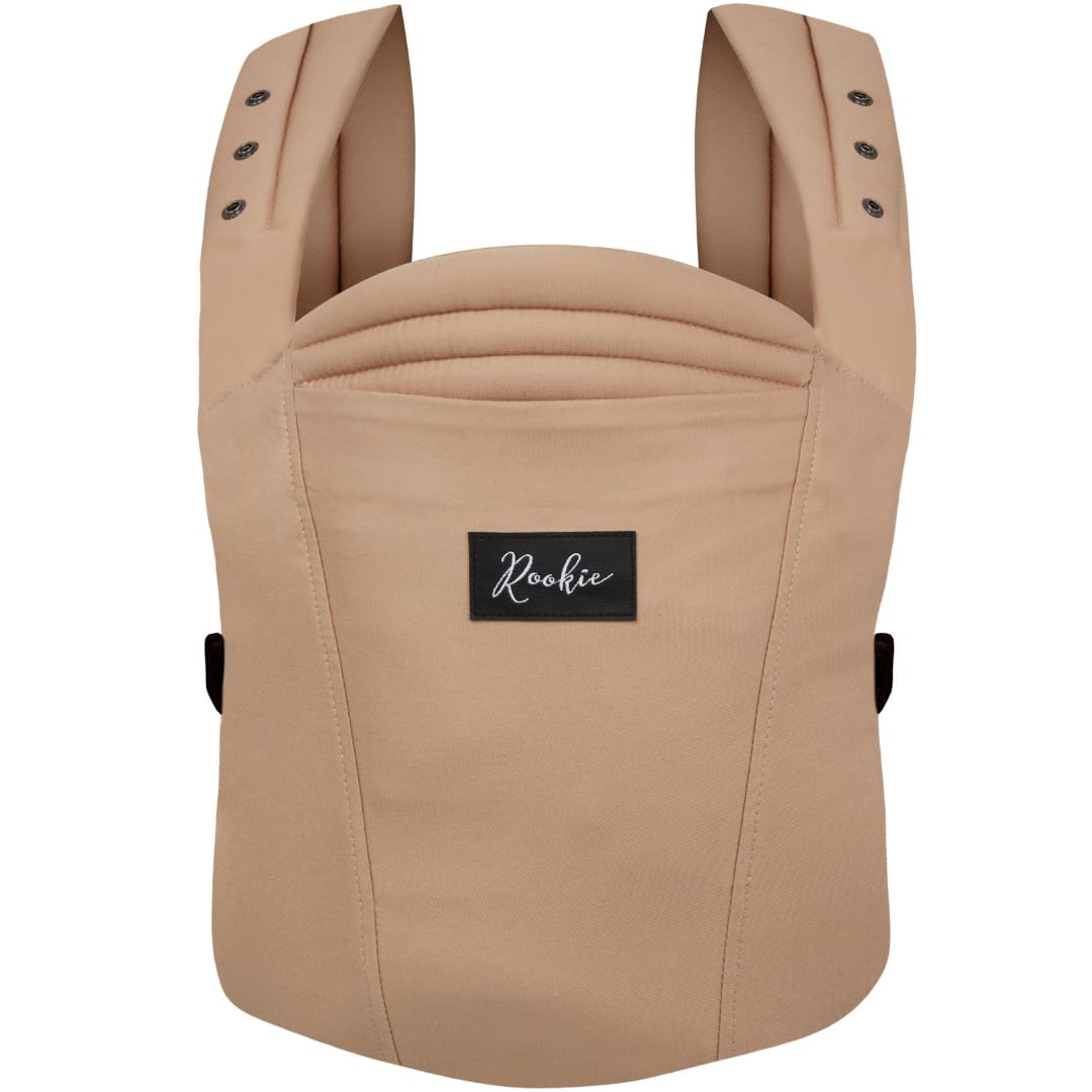 Rookie Babytrage ab Geburt - Ergonomisch, Bequem, Bio-Stoffe - Premium Elite Design - Baby Trage schnell & einfach angelegt - Baby carrier für Neugeborene bis 2 Jahre (Latte)