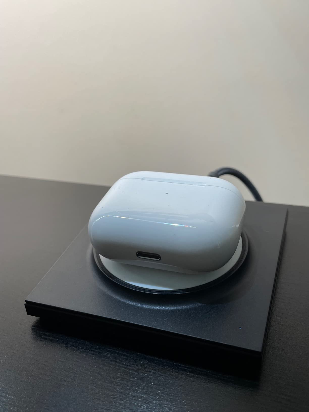 Good dock, but left a ring mark on my Apple silicone case