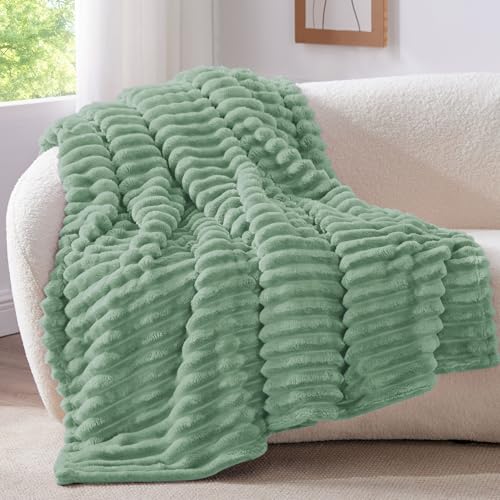 Save 43% on BEDELITE Fleece Green Throw Blanket - Soft & Warm - Image 2