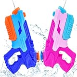 🔫【Set di 2 pistole ad acqua】: Questo set di pistola acqua per bambini include una pistola ad acqua blu e una rosa. Con dimensioni di 33 x 17 x 4,5 cm e una capacità di 600 ml ciascuna, queste pistole acqua sono perfette per bambini e adulti. Che sia in piscina, al mare o in giardino, questa pistola d'acqua regala un'esperienza rinfrescante per l'estate.