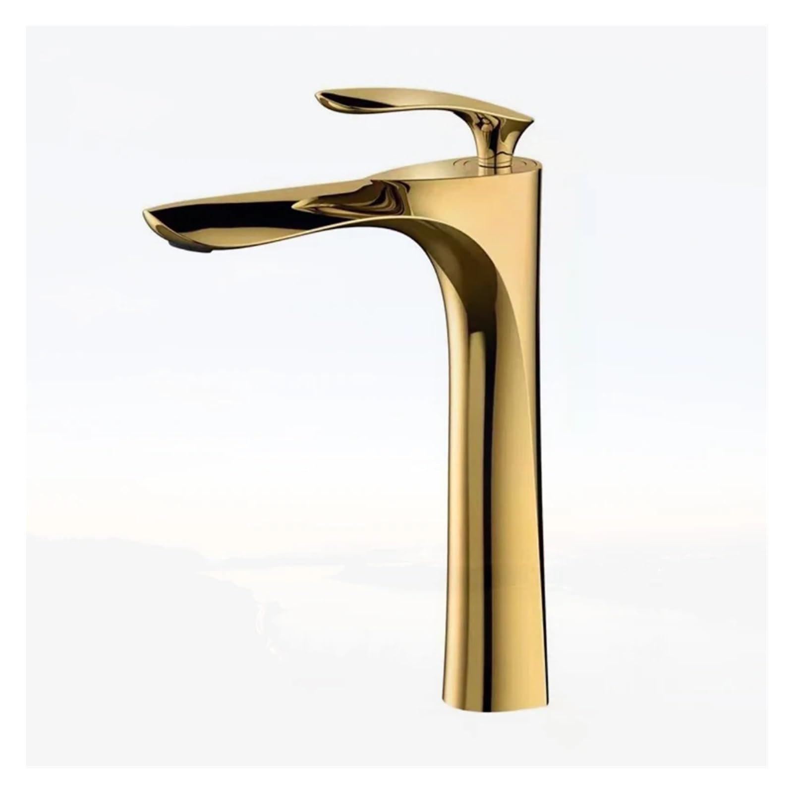 Robinet cascade pour créer une ambiance spa relaxante dans votre salle de bain en or