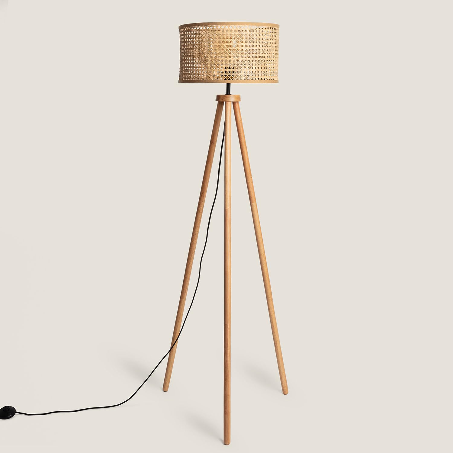 LEDKIA Lámpara de Pie Ratán y Madera Adirane Natural | CasquilloE27