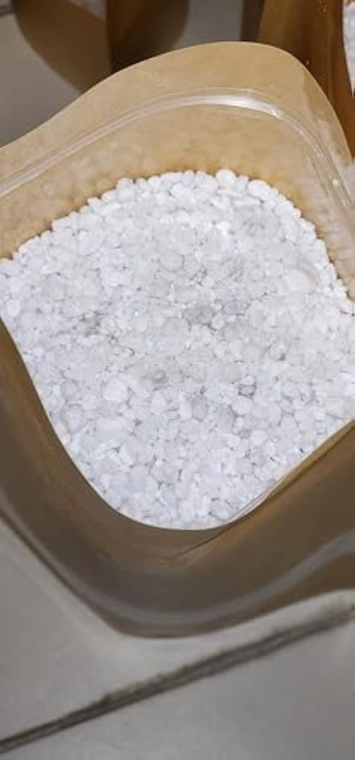 Horticultural Fine - Medium Grade Perlite, Perlite is used in potting compost mixes to improves aeration and draining. use for open up the structure of mixed loam or peat composts. 200gram