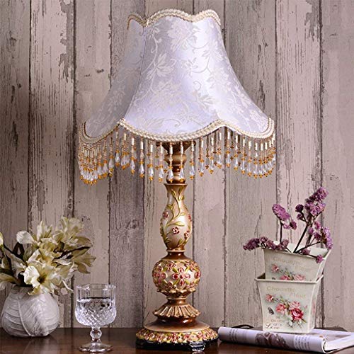 Lampe de table chic style européen pour illuminer une chambre de mariage romantique