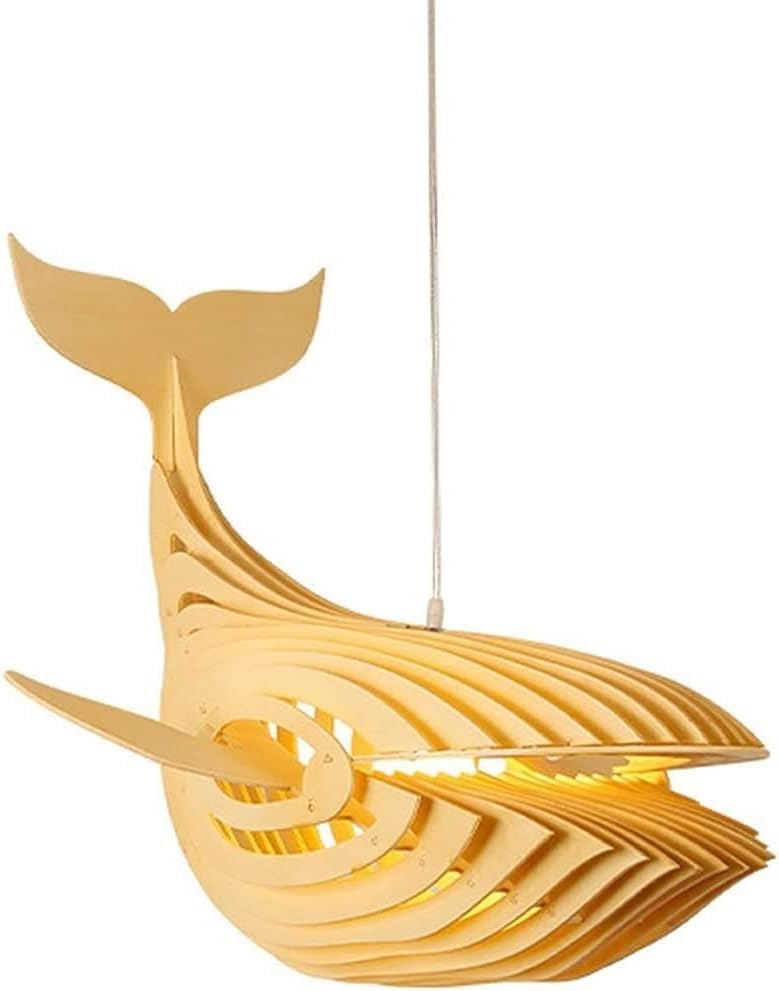 Lustre baleine suspendu en bois pour illuminer un salon sombre