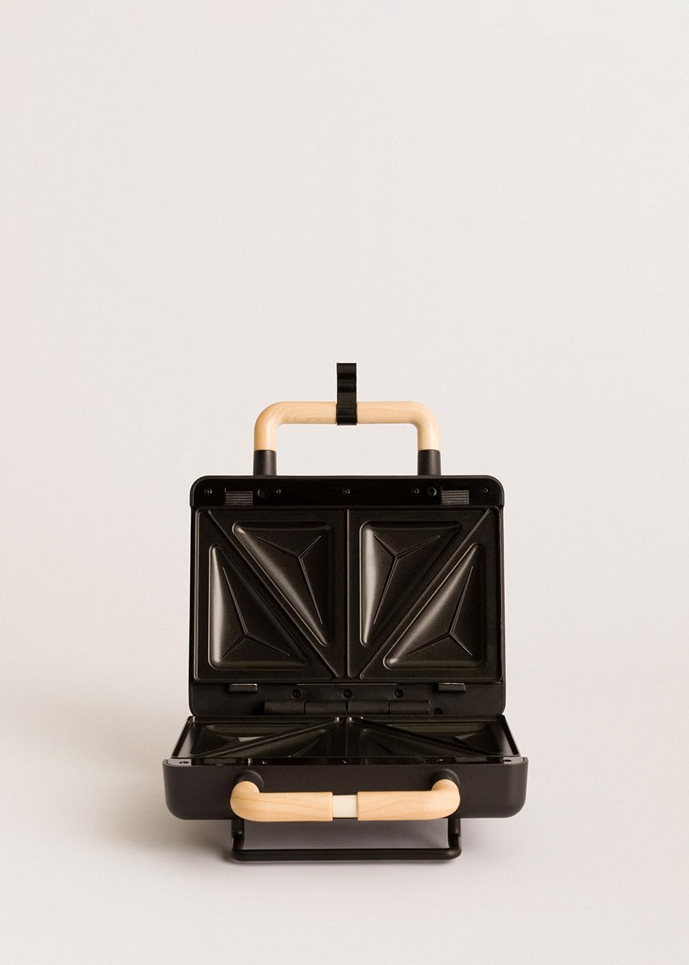 CREATE/STONE STUDIO/Sandwichera-Grill y gofrera doble negro / 3 placas intercambiables: Grill, Gofre y Sandwich, antiadherente, apertura 100º, 2 rebanadas, autoapagado, retro, 800W