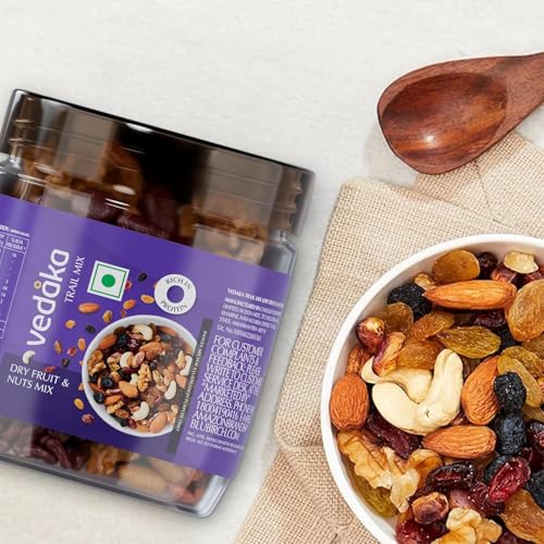 Image of Amazon Brand - Vedaka Dry Fruits and Nuts Mix |200 gm | Almond, Cashew, Walnut, Pistachio, Cranberry and Raisin | Healthy Snacking