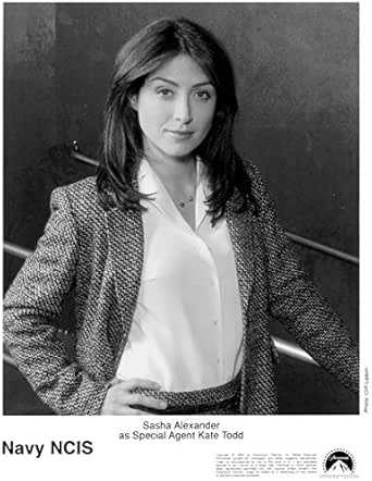 Sasha Alexander 8 x 10 Photo NCIS Black & White Pic White Blouse Hounds