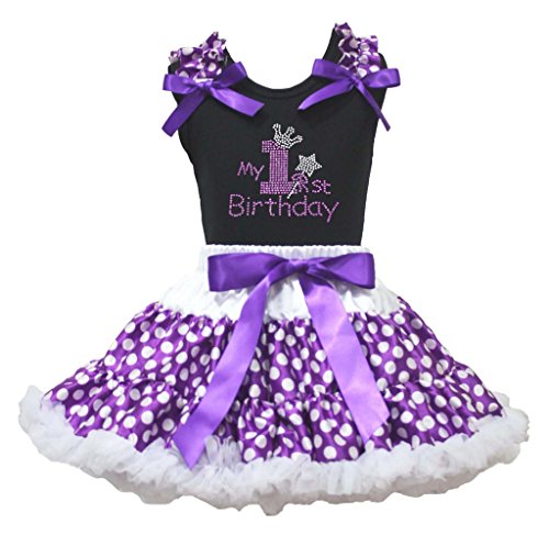 Camisa negra y falda de lunares púrpura para crear recuerdos mágicos en su primer cumpleaños