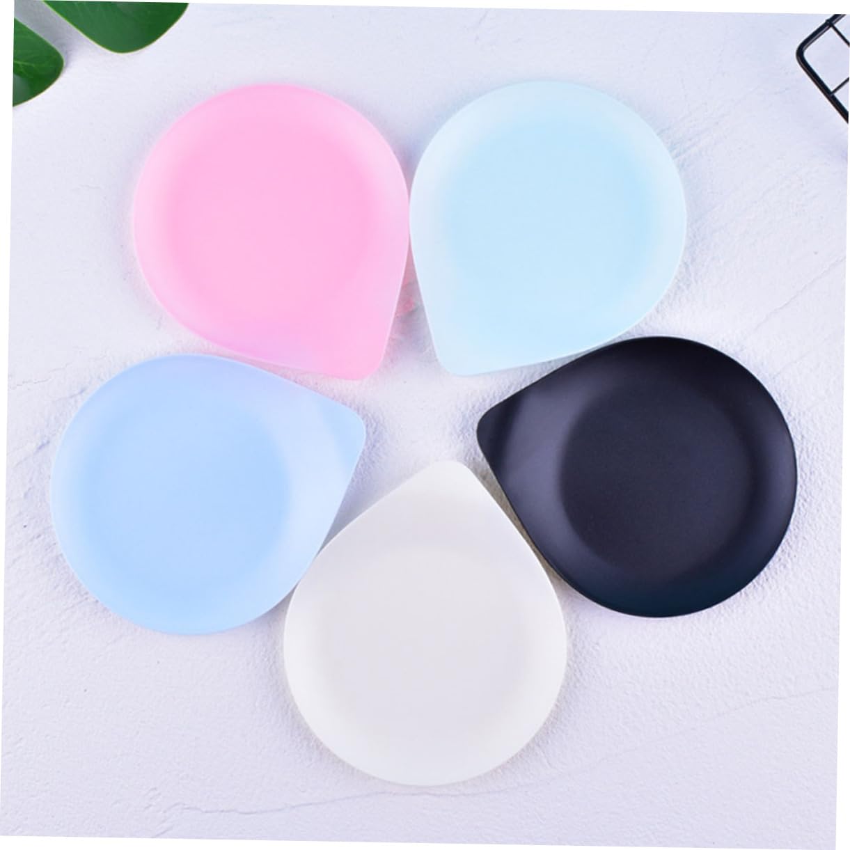 KOMBIUDA 25pcs Water Drop Shape Plate Condiment Plate Dip Dishes Appetizer Plates Snack Plate Fruit Plates Sauce Bowl Condiment Bowls Mini Serving Dish Desert Fruit Bowl Plastic Cake Plates