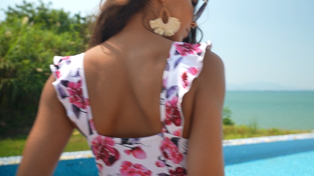 Deze romantische scallop bikini's en badpakken zie je nu veel