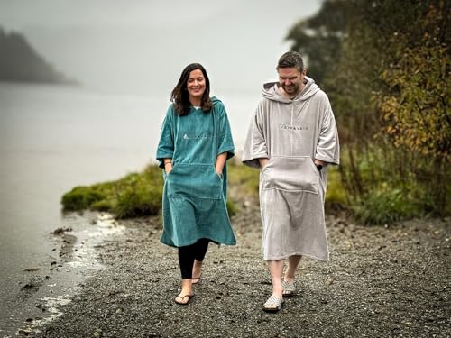 Stravaig Frottee-Poncho für Erwachsene – leicht zu wechselnder Frottee-Bademantel zum Schwimmen, Surfen, Schwimmen in freier Natur, Strand (L-XL)
