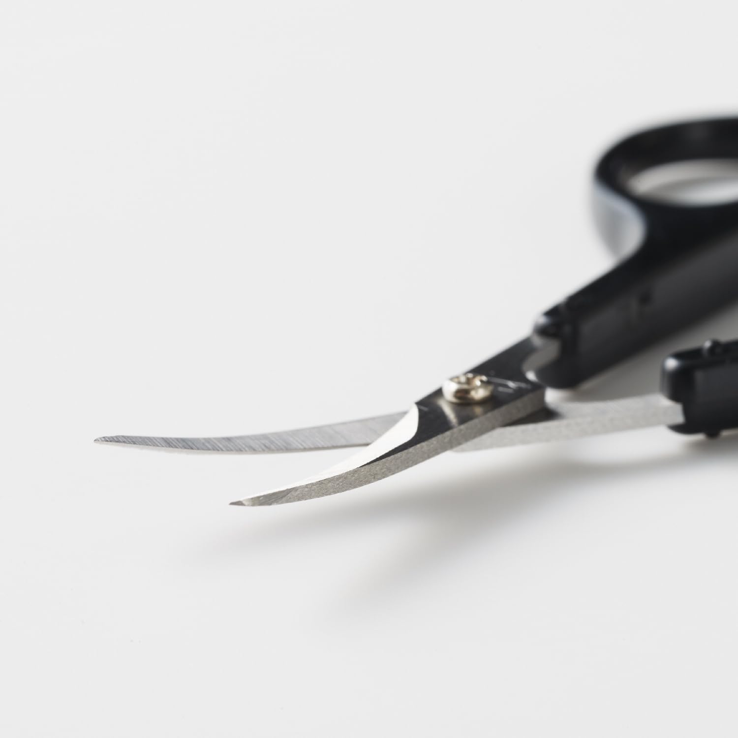 Kai KAI Groom! Fashionable Scissors Curved Blade with Cap Eyebrow