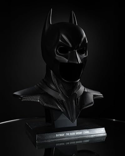 Miniatura 13 de McFarlane Toys - DC Direct Batman The Dark Knight (2008) Cowl Replica Escala 11