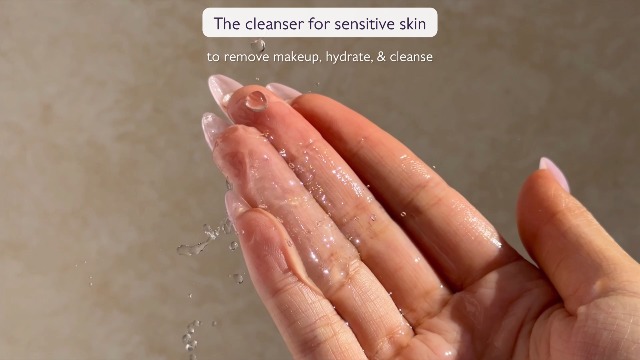 Image of Caudalie VinoHydra Moisturizing Cleansing Gel with Hyaluronic Acid - 150 mL | Hydrating gel cleanser removes makeup and gently cleanses skin while supporting the skin barrier.