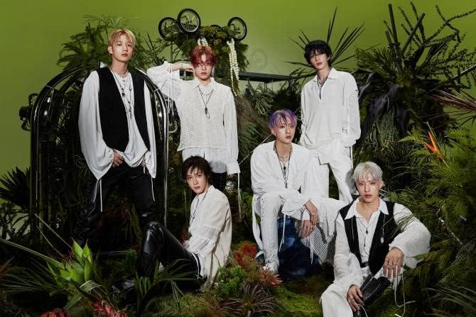 Miniatura 7 de P1Harmony Harmony All in 6th Mini Album 3 Versión SET CD+96p Booklet+1p Stand PhotoCard+1ea Logo Tag+1ea Photo Stamp+1p Special PhotoCard+1p Selfie