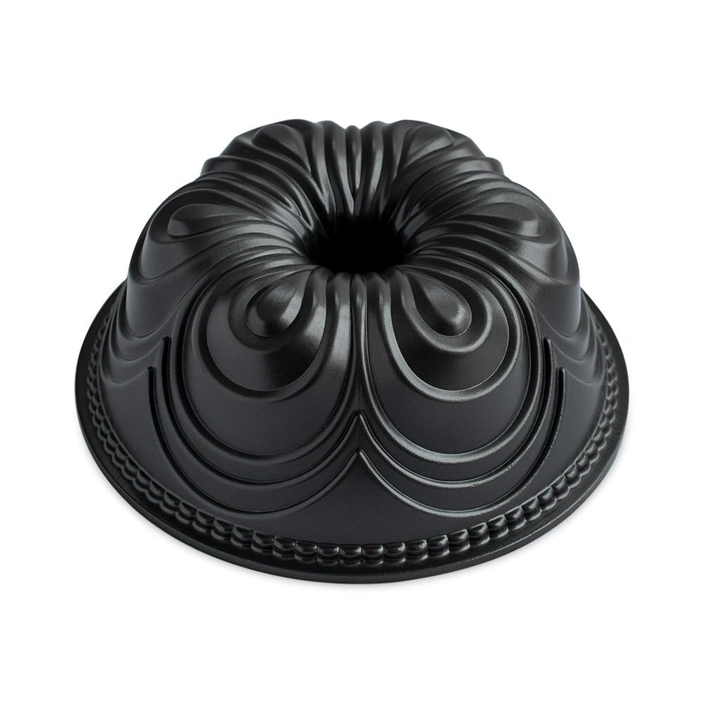Nordic Ware Chiffon 10-Cup Bundt Pan, Original Cast Aluminium Bundt Tin, Bundt Cake Tin with Regal Design, Cake Mould Made in The USA, Colour: Gold, 24,9 x 24,9 x 9,7 cm, 87477