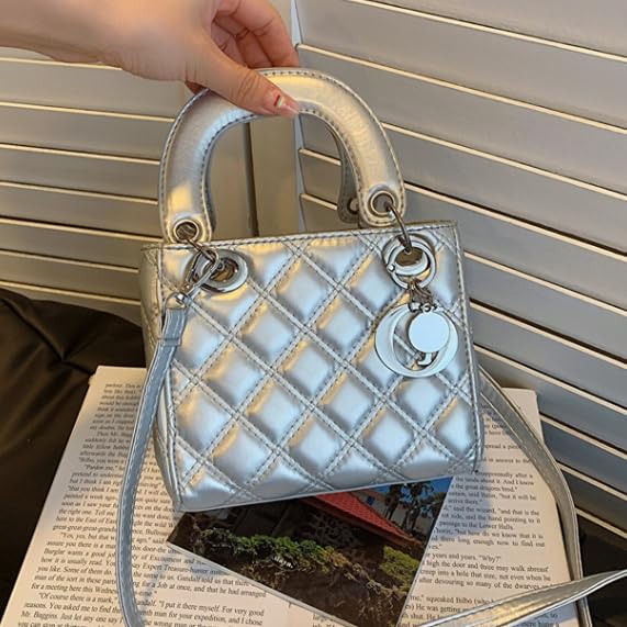 Glossy Quilted Crossbody Bag for Women – Stylish Handbag with Zipper Closure for Travel and Daily Use3
