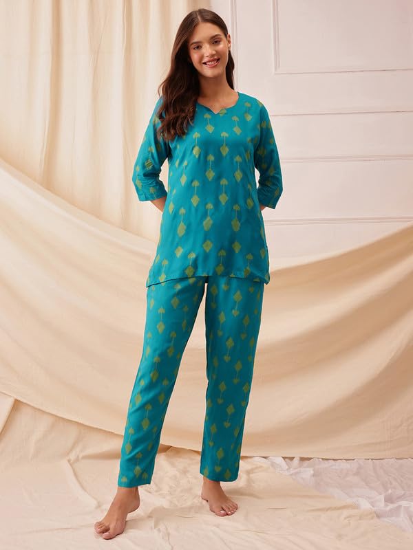 Image of Clovia Women's Rayon Printed Top & Pyjama Set