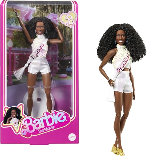 Barbie Movie Prezydentka Filmowa lalka kolekcjonerska, Issa Rae jako Prezydentka Barbie, kręcone ciemne włosy, połyskująca biała koszulka i szorty oraz prezydencka wstęga, zabawka dla dzieci 6+, JBJ55