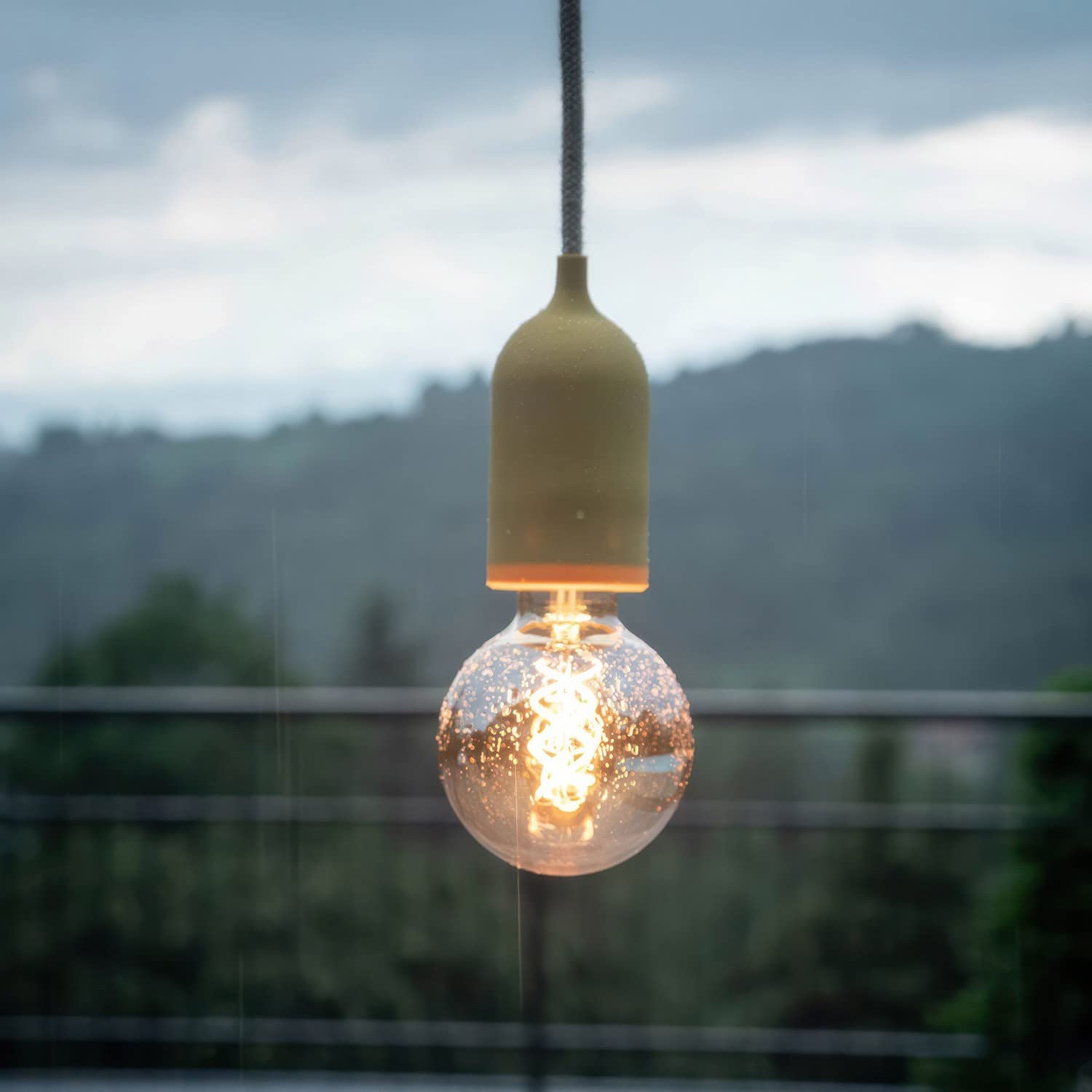 creative cables EIVA PASTEL Lampada a sospensione da esterno con 5 m cavo tessile, decentatore, rosone e portalampada IP65 waterproof - Con lampadina, Mostarda