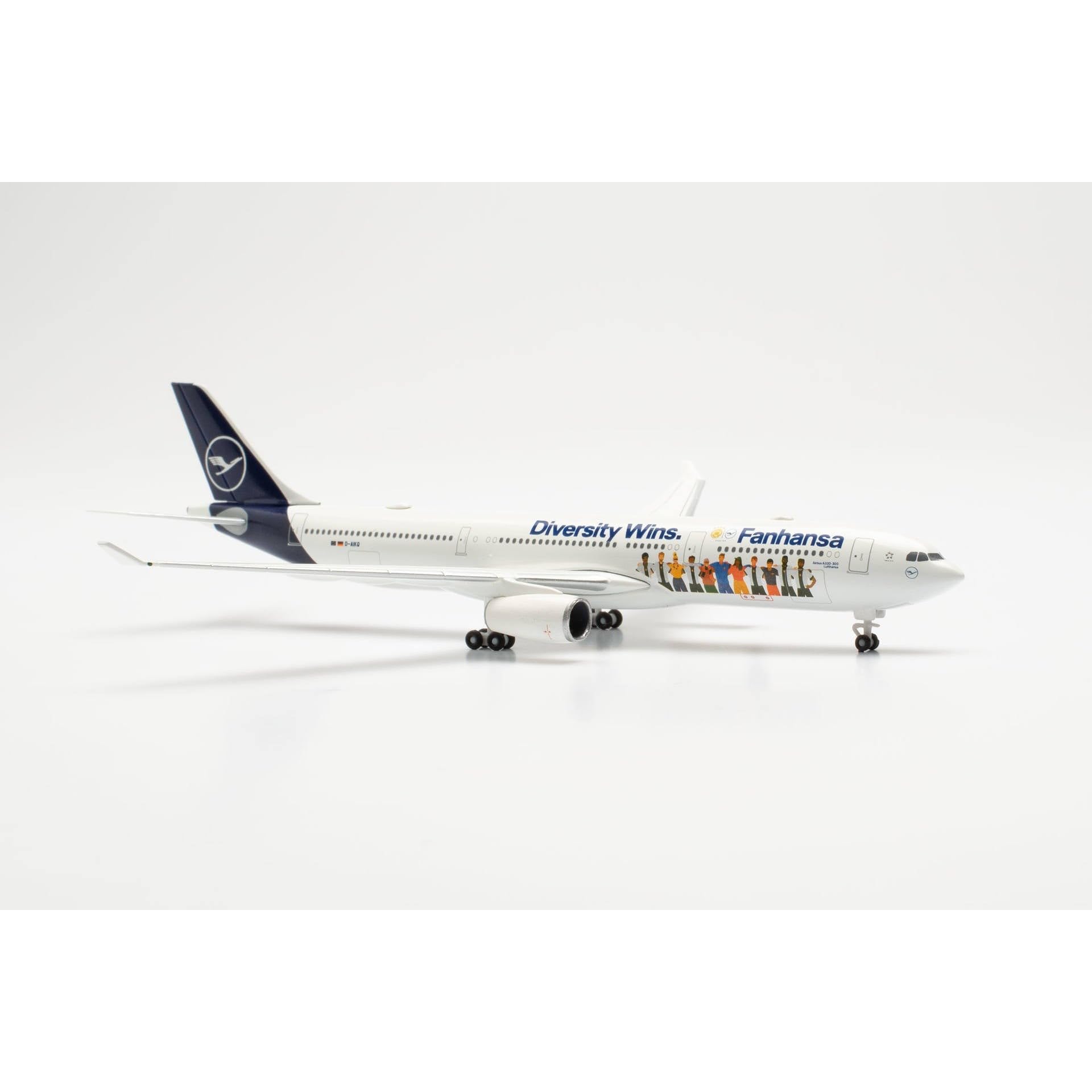 Amazon.co.jp: Herpa 飛行機モデル ルフトハンザ A330 Fanhansa