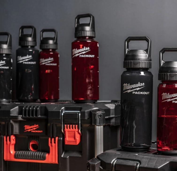 Milwaukee PACKOUT Plastic Bottle with Chug Lid - Red / 1420ml, 1420 ml - Image 2