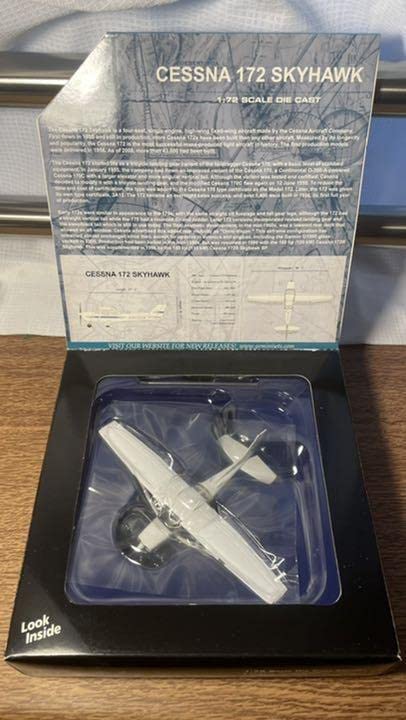 Amazon | 飛行機 模型 セスナC172 ダイキャストモデル | プラモデル 通販