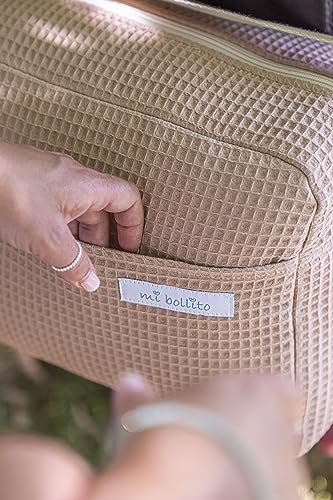 Miniatura 4 de Mi Bollito Bolso Para Carrito De Bebé. Bolsa Organizadora Práctica, Elegante Y Multifuncional De Gran Capacidad. Producto Fabricado En España. Marrón Pastel