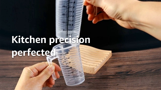 Vaso medidor transparente 250ML con tapa y asa miniatura 7