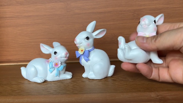 Estatua de Conejo de Pascua realista de resina pintada a mano miniatura 7