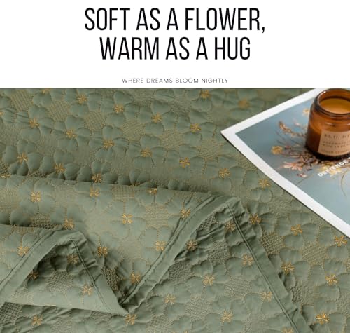 Image of SANMARINO Solid 100% Cotton Multi-Needle Quilted Ultrasonic Bedcover Set - 280 TC, Soft & Lightweight, King Size /Double (90x100 in /228X254 cm), Coverlet with 2 Pillow Cases, Color-Green