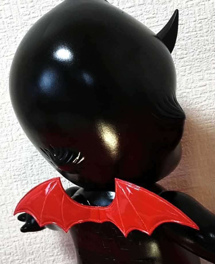 大きいホラー人形 赤い翼の悪魔坊や 大きい人形  フィギュア キューピー人形 Amazon.co.jp: 大きいホラー人形 赤い翼の悪魔坊や 大きい人形