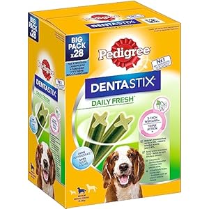 Pedigree DentaStix Daily Fresh dental care snack for medium-sized dogs – dog treats with active ingredients for every day – for healthy teeth and fresh breath – 112 sticks (4 x 28 pieces)