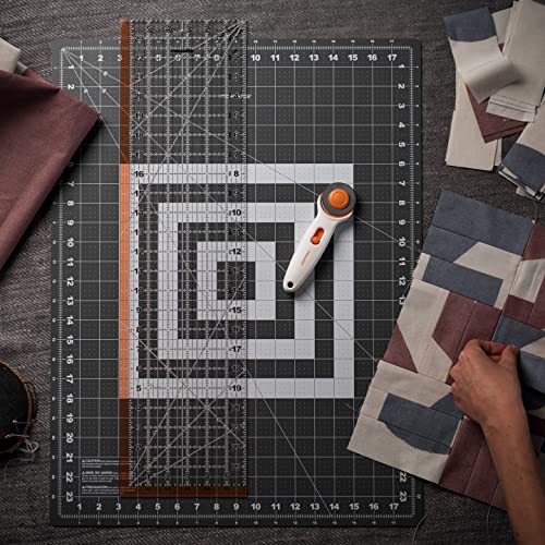 Miniatura 3 de Fiskars Kit De Iniciación Al Patchwork, Cúter Rotatorio Con Hoja De Ø 45 Mm, Base De Corte A2 Autorreparable 45 X 60 Cm 18 X 24 , Regla Para Patchwork 15 X 60 Cm , 3 Piezas, 1066046